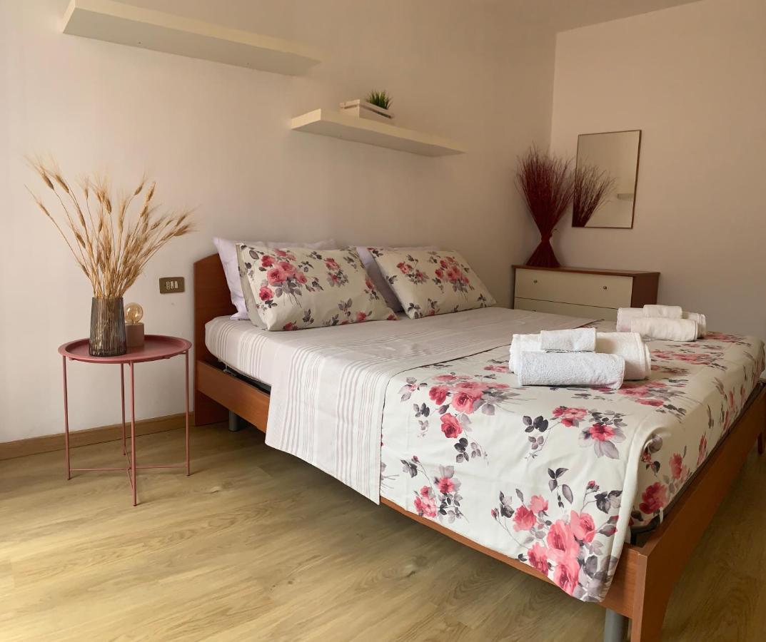 Clo Apartment Toscolano Maderno Bagian luar foto